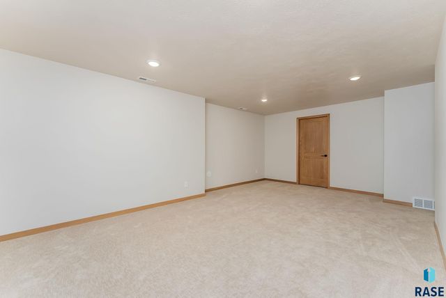 1300 N POPLAR Ave Avenue, Tea, SD 57064