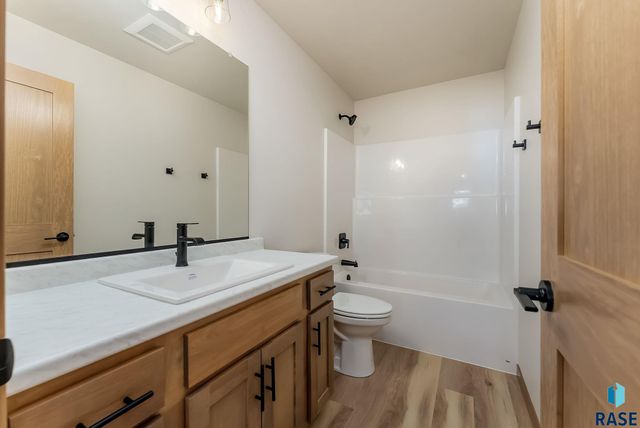 1300 N POPLAR Ave Avenue, Tea, SD 57064