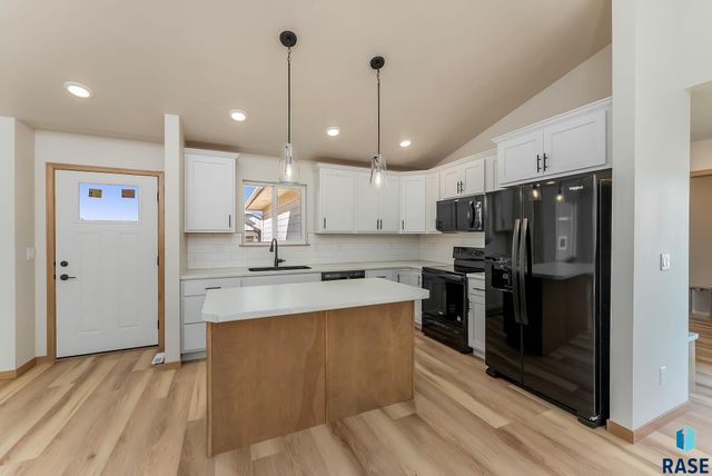 1300 N POPLAR Ave Avenue, Tea, SD 57064