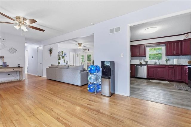 17907 E Redwood Drive, Independence, MO 64056