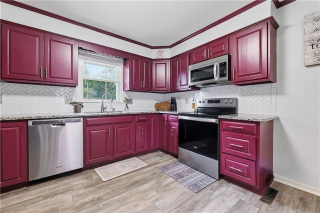 17907 E Redwood Drive, Independence, MO 64056