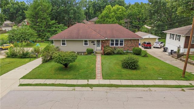 17907 E Redwood Drive, Independence, MO 64056