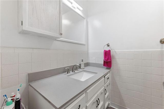 17907 E Redwood Drive, Independence, MO 64056