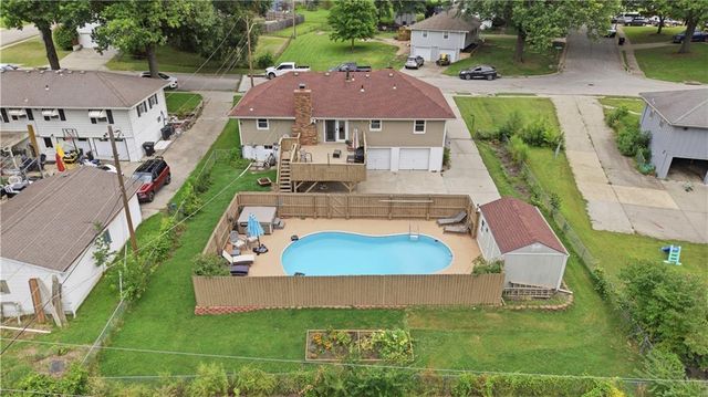 17907 E Redwood Drive, Independence, MO 64056