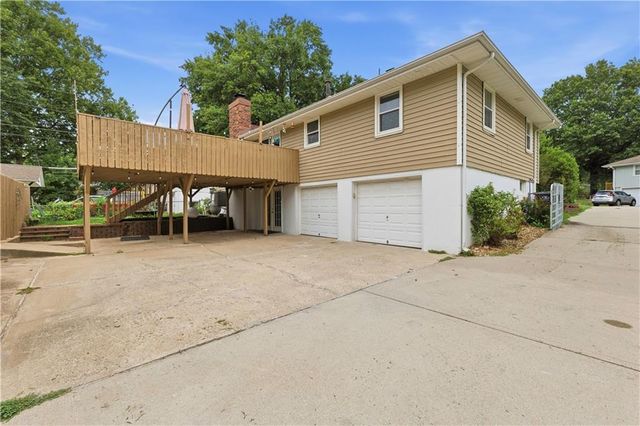17907 E Redwood Drive, Independence, MO 64056