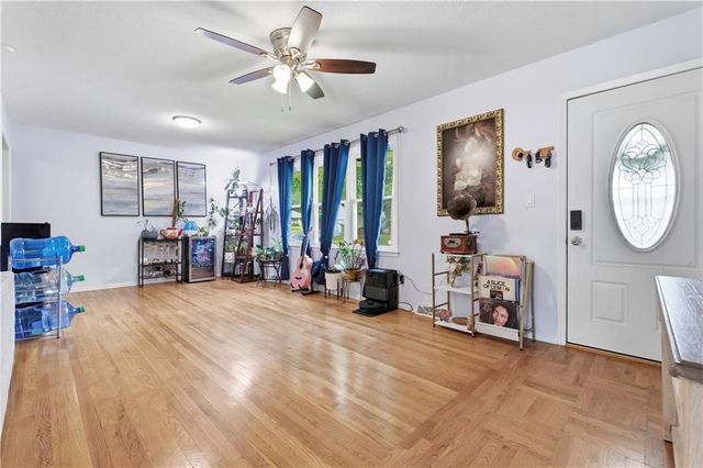 17907 E Redwood Drive, Independence, MO 64056