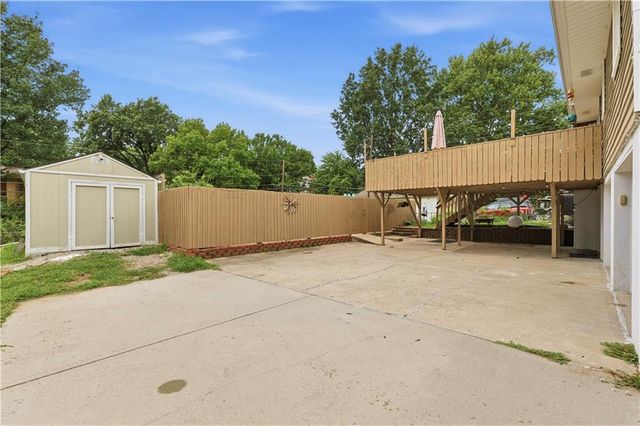 17907 E Redwood Drive, Independence, MO 64056