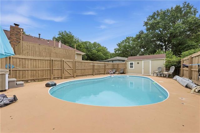 17907 E Redwood Drive, Independence, MO 64056