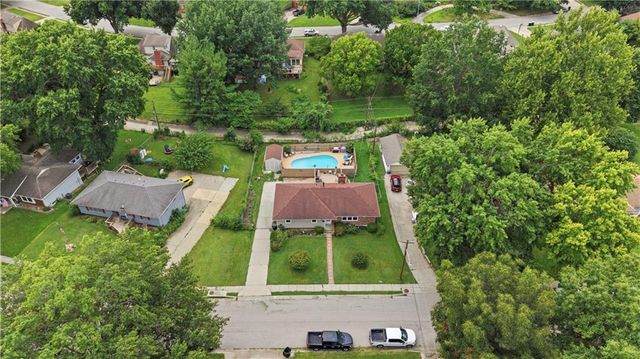 17907 E Redwood Drive, Independence, MO 64056