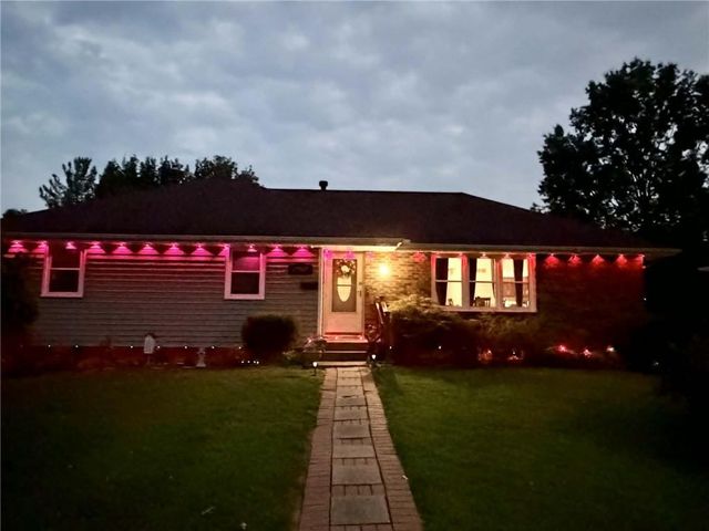 17907 E Redwood Drive, Independence, MO 64056