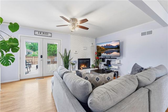 17907 E Redwood Drive, Independence, MO 64056