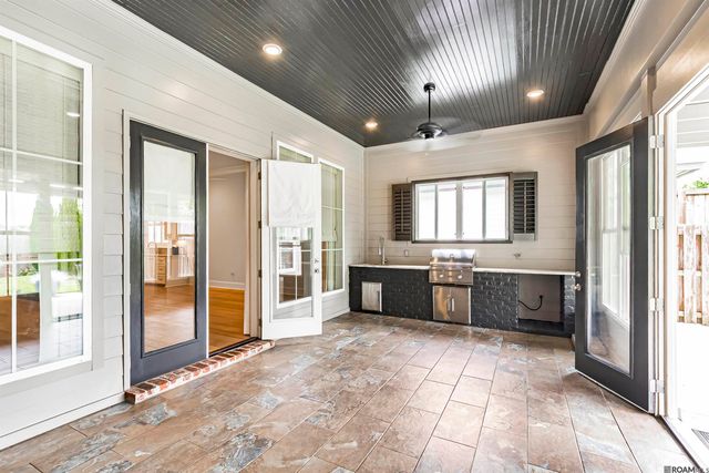 9352 Inniswylde Dr, Baton Rouge, LA 70809