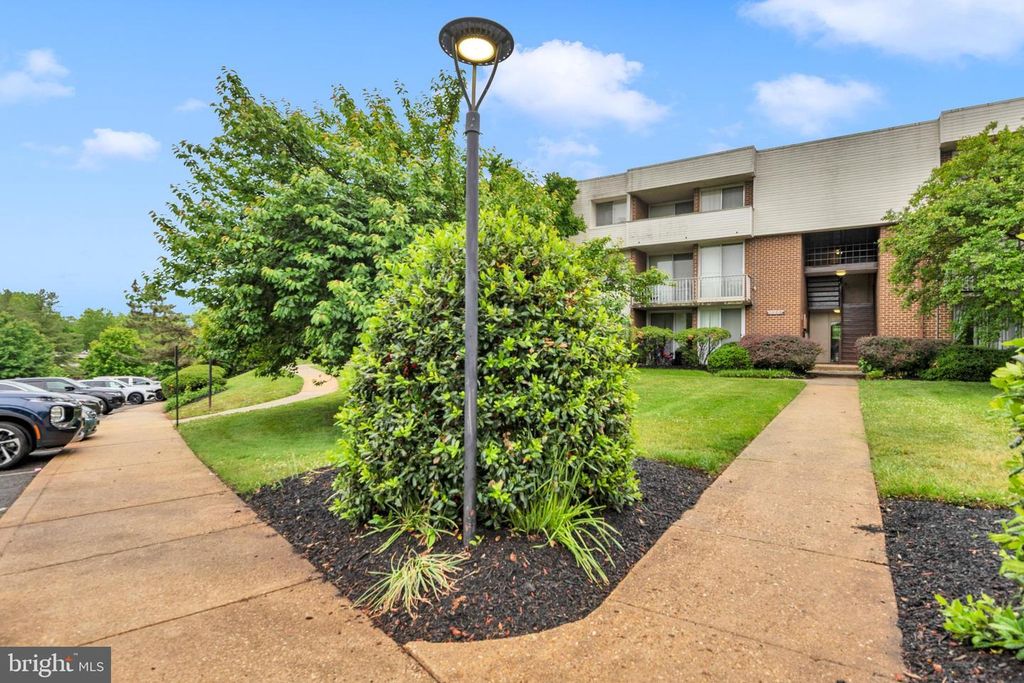 Image 2 of property listing at 10237 PRINCE PL #25-307, Upper Marlboro, MD 20774