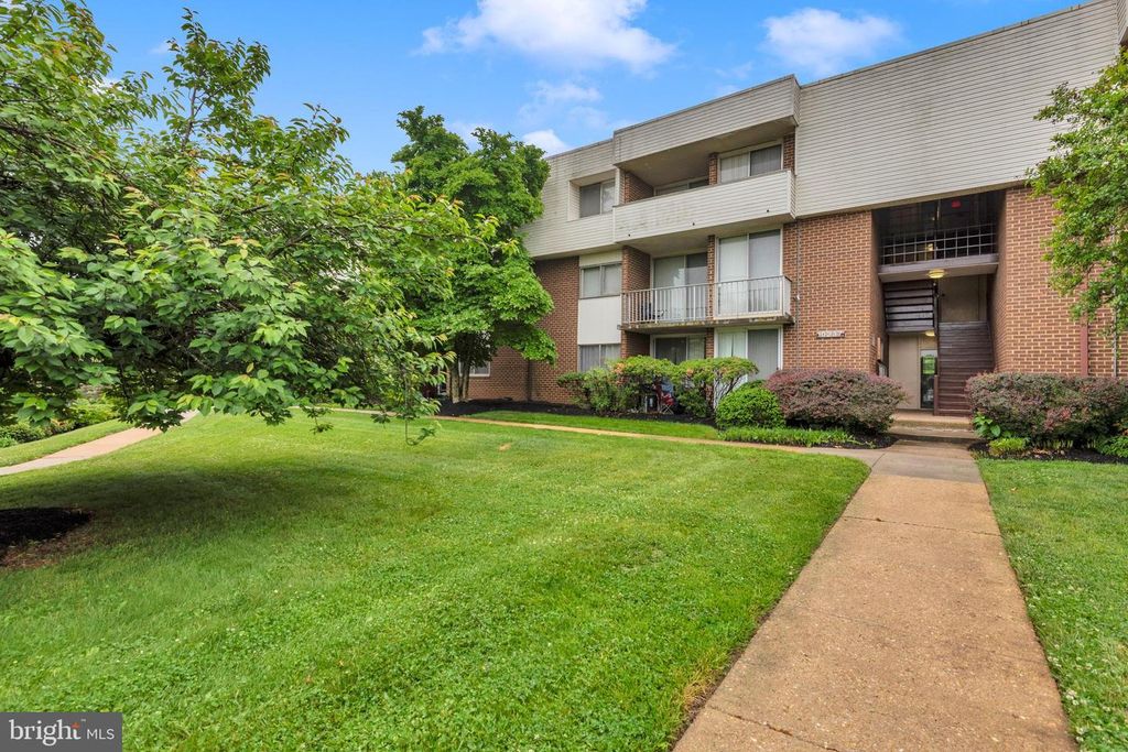 Image 3 of property listing at 10237 PRINCE PL #25-307, Upper Marlboro, MD 20774