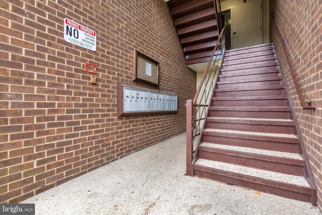 Image 4 of property listing at 10237 PRINCE PL #25-307, Upper Marlboro, MD 20774