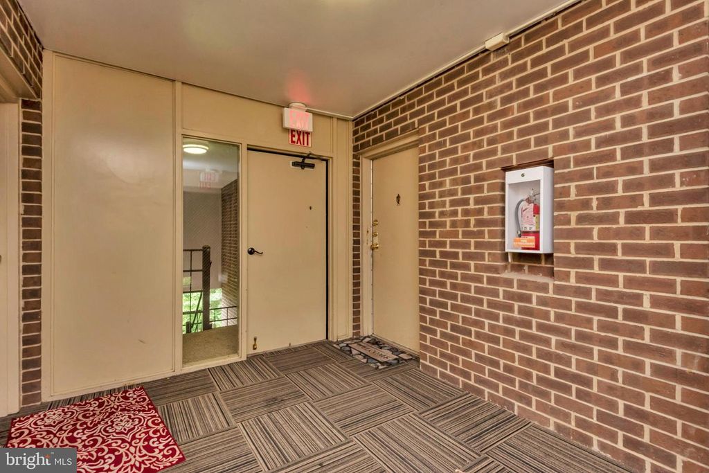 Image 5 of property listing at 10237 PRINCE PL #25-307, Upper Marlboro, MD 20774