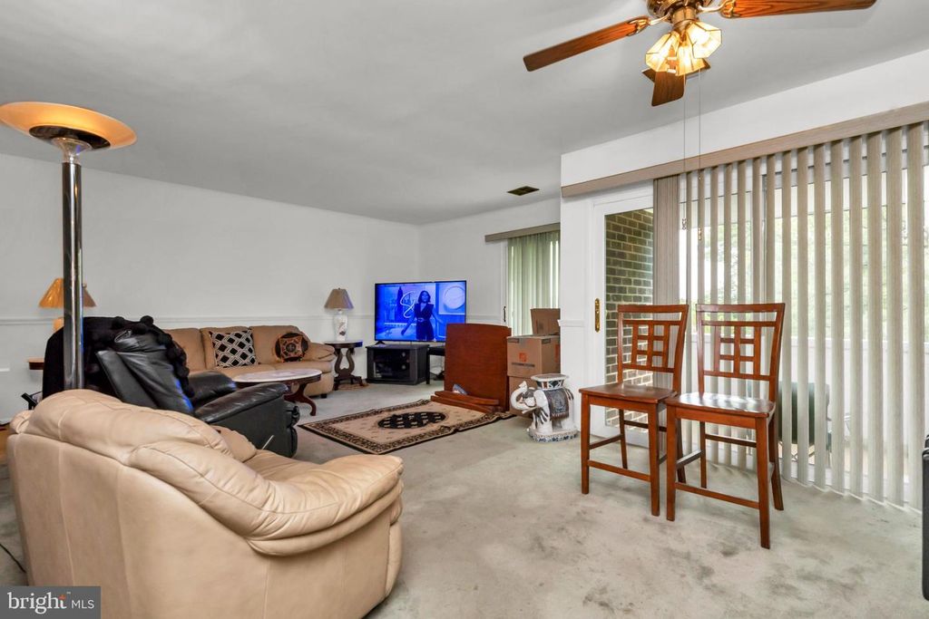 Image 6 of property listing at 10237 PRINCE PL #25-307, Upper Marlboro, MD 20774