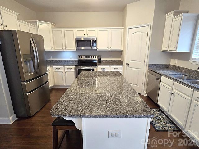 5177 S Oak Circle, Granite Falls, NC 28630