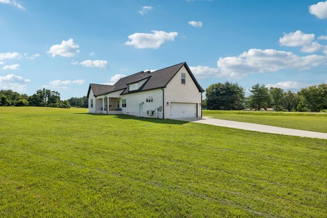 104 Aplin Branch Rd, Cottontown, TN 37048