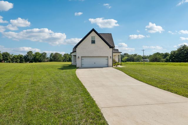 104 Aplin Branch Rd, Cottontown, TN 37048