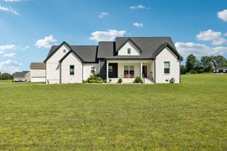 104 Aplin Branch Rd, Cottontown, TN 37048
