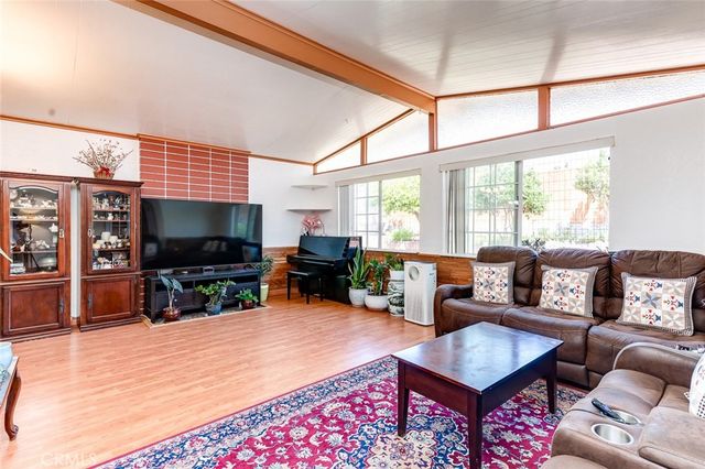 1339 W 11th, Upland, CA 91786