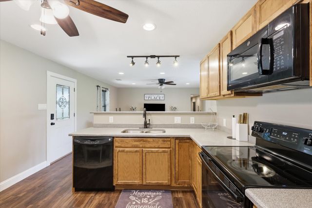 201 Rockett Lane, Pecan Hill, TX 75154