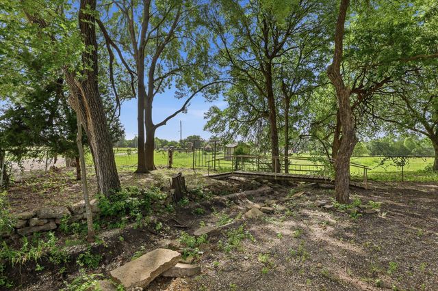 201 Rockett Lane, Pecan Hill, TX 75154
