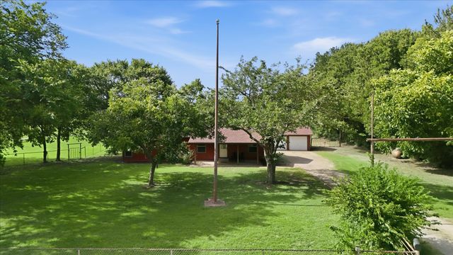 201 Rockett Lane, Pecan Hill, TX 75154
