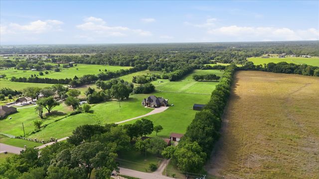 201 Rockett Lane, Pecan Hill, TX 75154