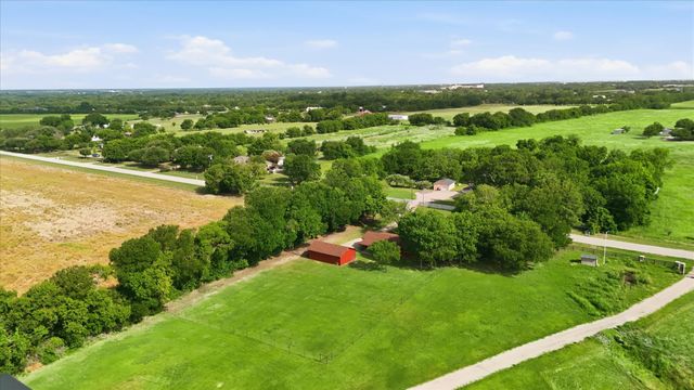201 Rockett Lane, Pecan Hill, TX 75154