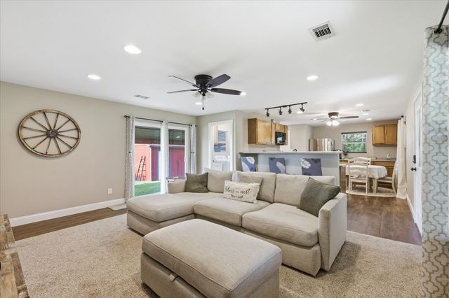 201 Rockett Lane, Pecan Hill, TX 75154