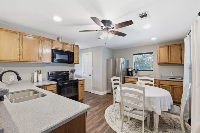 201 Rockett Lane, Pecan Hill, TX 75154
