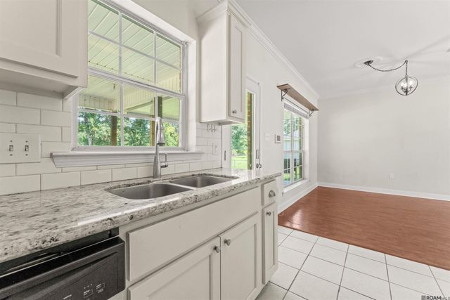 20705 Vincent Acres Cir, Denham Springs, LA 70726