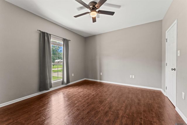20705 Vincent Acres Cir, Denham Springs, LA 70726