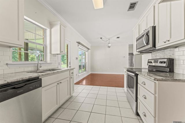 20705 Vincent Acres Cir, Denham Springs, LA 70726