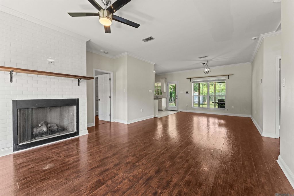 20705 Vincent Acres Cir, Denham Springs, LA 70726
