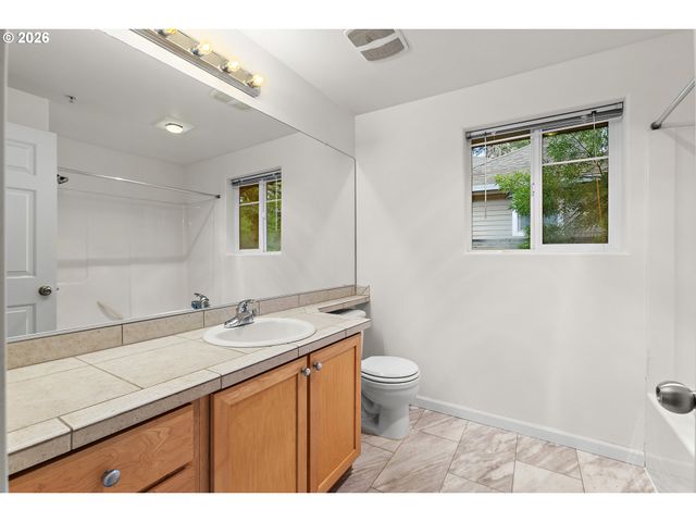 10769 Sw CANTERBURY Ln, Portland, OR 97224