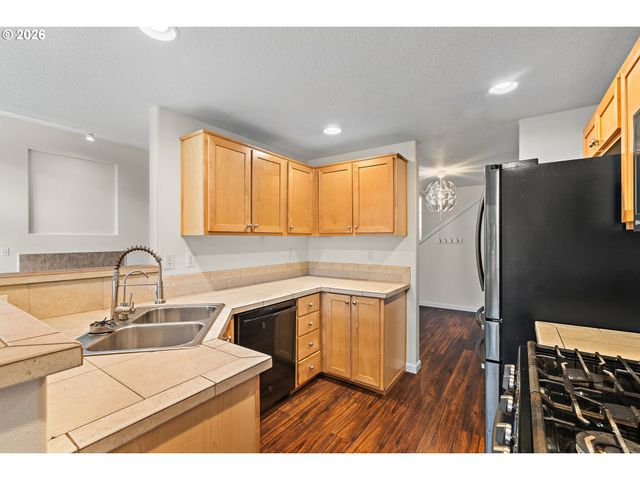 10769 Sw CANTERBURY Ln, Portland, OR 97224