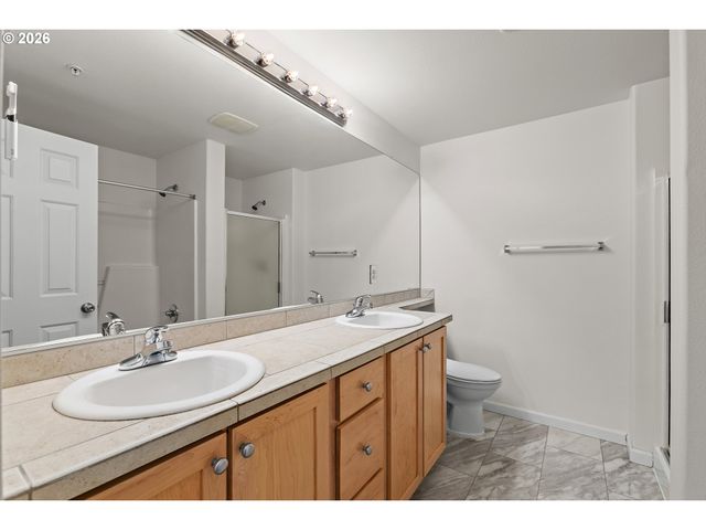 10769 Sw CANTERBURY Ln, Portland, OR 97224