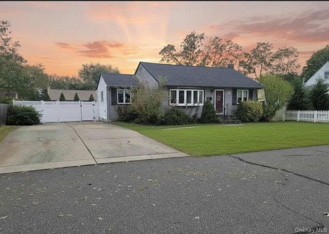 449 52nd Street, Lindenhurst, NY 11757