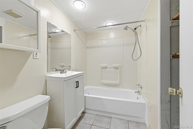 449 52nd Street, Lindenhurst, NY 11757