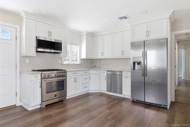 449 52nd Street, Lindenhurst, NY 11757