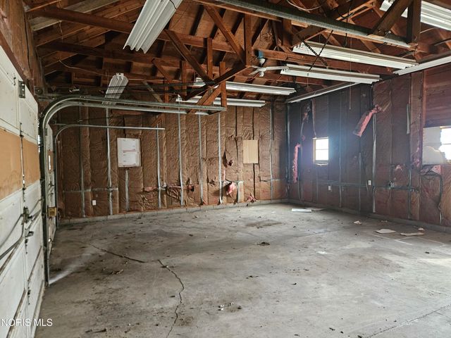 5887 Globe Avenue, Toledo, OH 43615