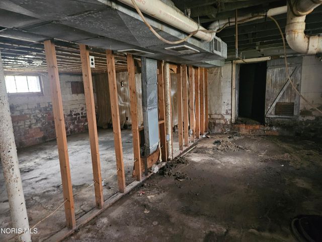 5887 Globe Avenue, Toledo, OH 43615