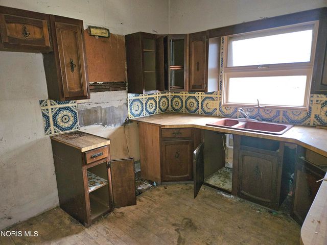 5887 Globe Avenue, Toledo, OH 43615