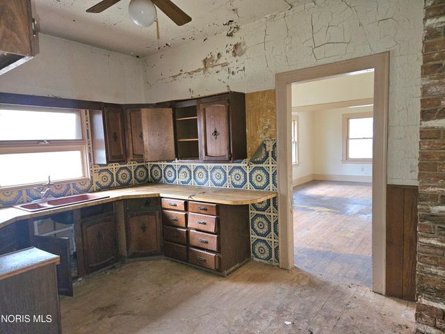 5887 Globe Avenue, Toledo, OH 43615