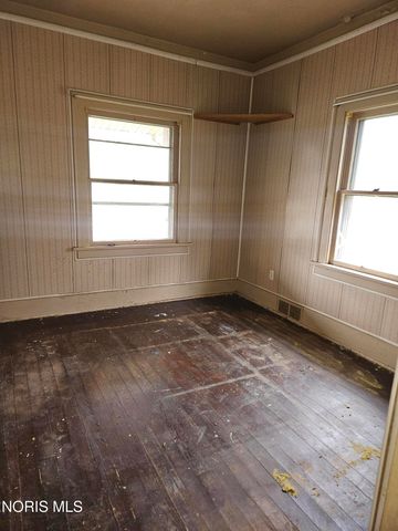 5887 Globe Avenue, Toledo, OH 43615