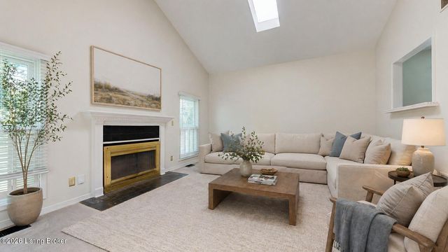 3806 Napanee Rd, Louisville, KY 40207