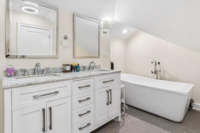 1714 Auburn Avenue, Naperville, IL 60565